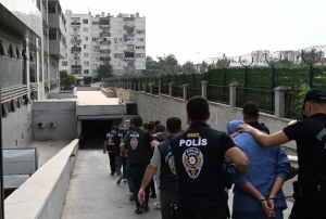 Yasa dışı bahis çetesi çökertildi