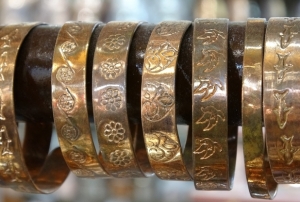 Bakır bileklikler yeniden moda oldu