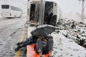 Sağlık ekiplerini yatarak bekledi