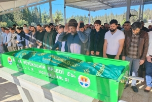 Baba, kazada ölen oğlunun cenaze nam