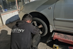 Lastikçilerde kışlık lastik yoğunluğ