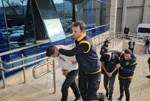 Yasa dışı bahis trafiğine 3 gözaltı