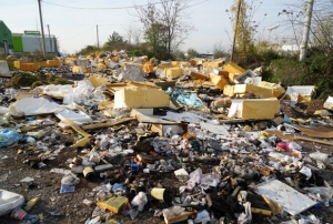 Açık hava çöplüğü: Güveç bile var