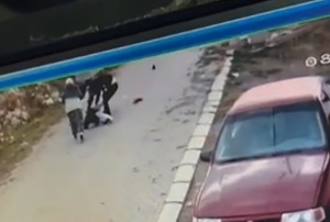 Boşanma aşamasındaki eşini bıçakladı