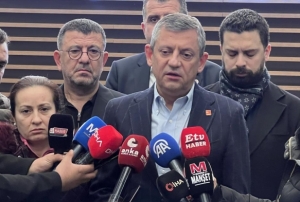 �zg�r �zel duygular�na hakim olamad�