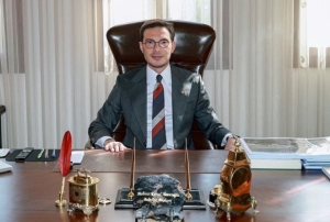 Ba�kan�n makam odas�nda dinleme ciha