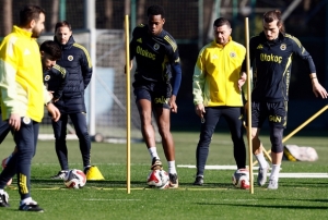 Fenerbah�e'de Ey�pspor mesaisi devam etti