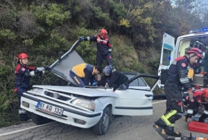 Kaya par�as� otomobilin �zerine d��t