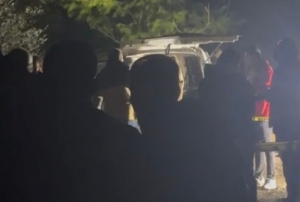 Mezarl�kta park halindeki ara�ta iki gen� �l� bulundu