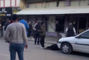 E�ini, k�z�n�n yan�nda �ld�r�p kay�plara kar��t�