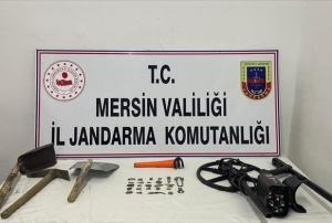 Ka�ak kaz� yapan 2 ��pheli tarihi eserlerle yakaland�