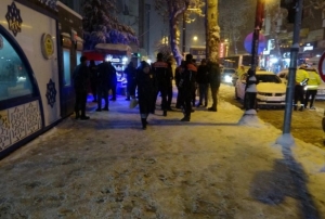 Kad�nlar�n b��akl� kavgas� kanl� bitti: 1 �l�, 1 yaral�