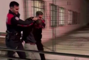 Tartıştığı arkadaşını tabancayla vurdu