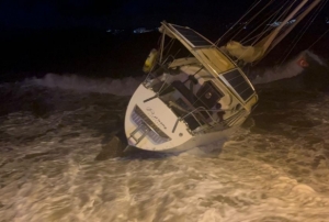 F�rt�na milyonluk tekneyi karaya s�r�kledi