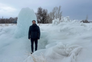 H�n�s�ta 4 metrelik buz k�tlesi dikk