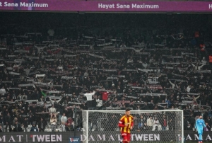 Dolmabah�e�de �istifa� sesleri!