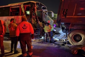 TEM Otoyolu'nda feci kaza: 1 ölü, 27 yaralı