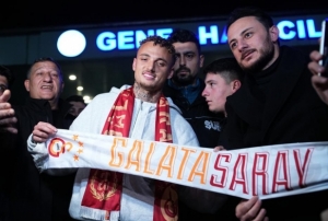 Galatasaray'�n yeni transferi Noa Lang, �stanbul�a geldi