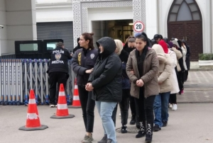 Yapay zekayla kad�n olup vurgun yapm��lar