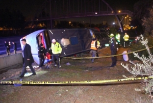 Adana’da yolcu otobüsü devrildi: 8 yaralı