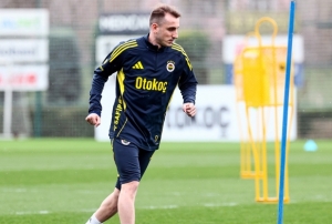 Fenerbah�e'de haz�rl�klar ba�lad�