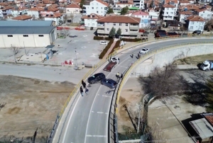  Cip ile otomobil kafa kafaya �arp��t�