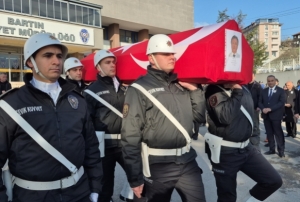 Emeklili�ine 4 g�n kala kazada �len polis, son kez i� yerine getirildi