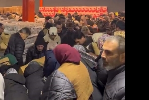 100 TL�lik indirim izdiham�: Birbirlerini ezdiler