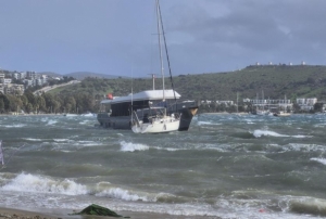 Bodrum�u kuvvetli f�rt�na vurdu