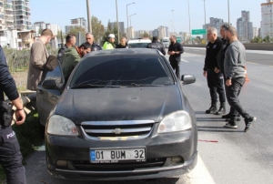 Otoyolda araç içinde sır ölüm