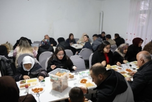 Bu k�yde iftar vakti evlerde yemek pi�irmek yasakland�