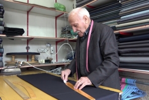 Şalvar ustası mesleğini yaşatmaya çalışıyor