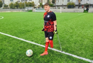 Deprem futbol aşkını bitiremedi