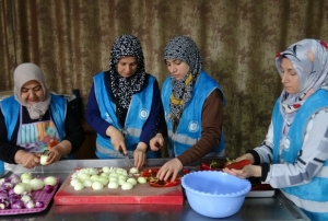 G�nl�k bin 500 ki�iye iftar veriliyor