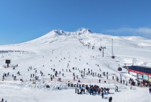 Erciyes'te kayak sezonu t�m h�z�yla devam ediyor
