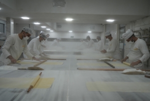 Bayram öncesi baklava mesaisi