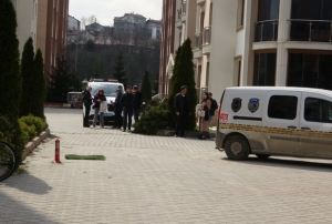 Balkondan düşen genç hayatını kaybet