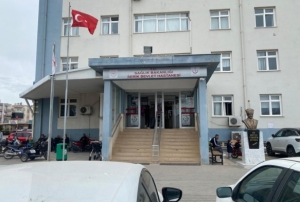 Hasta yak�nlar� doktor ve hem�ireye sald�rd�