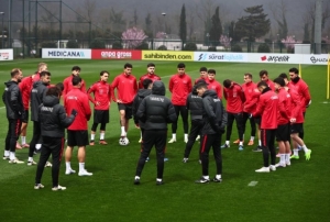 A Milli Futbol Tak�m�, Romanya ma�� haz�rl�klar�n� s�rd�rd�