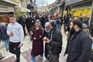 Vatanda�lar kuyumculara ak�n etti