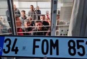 Vatanda� eski plakas�n� da APP diye de�i�tirmek istiyor