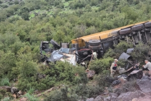 U�uruma yuvarlanan kamyonun s�r�c�s� �ld�