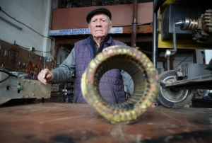 88'lik usta gen�lere ta� ��kar�yor