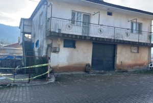 Boşanma aşamasındaki eşini ve ailesi