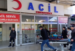 Tar�m i��ilerini ta��yan minib�s devrildi