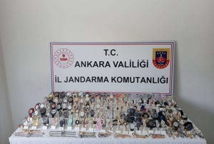 Ka�ak saat operasyonu!