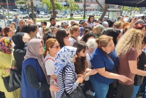 Adana'da 100 TL'lik �r�n izdiham�