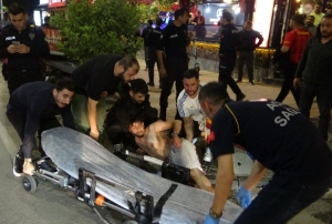 Derbiyi kutlayan bir taraftar b��akla yaraland�