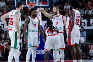 Kar��yaka Basketbol'un k�mede kalmas