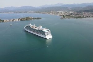 Fethiye'ye sezonun ilk kruvaziyer gemisi geldi